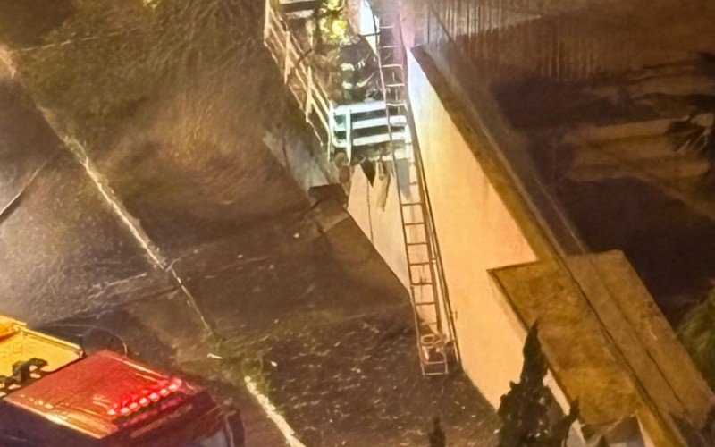 Bombeiros combatem incêndio em Novo Hamburgo | abc+
