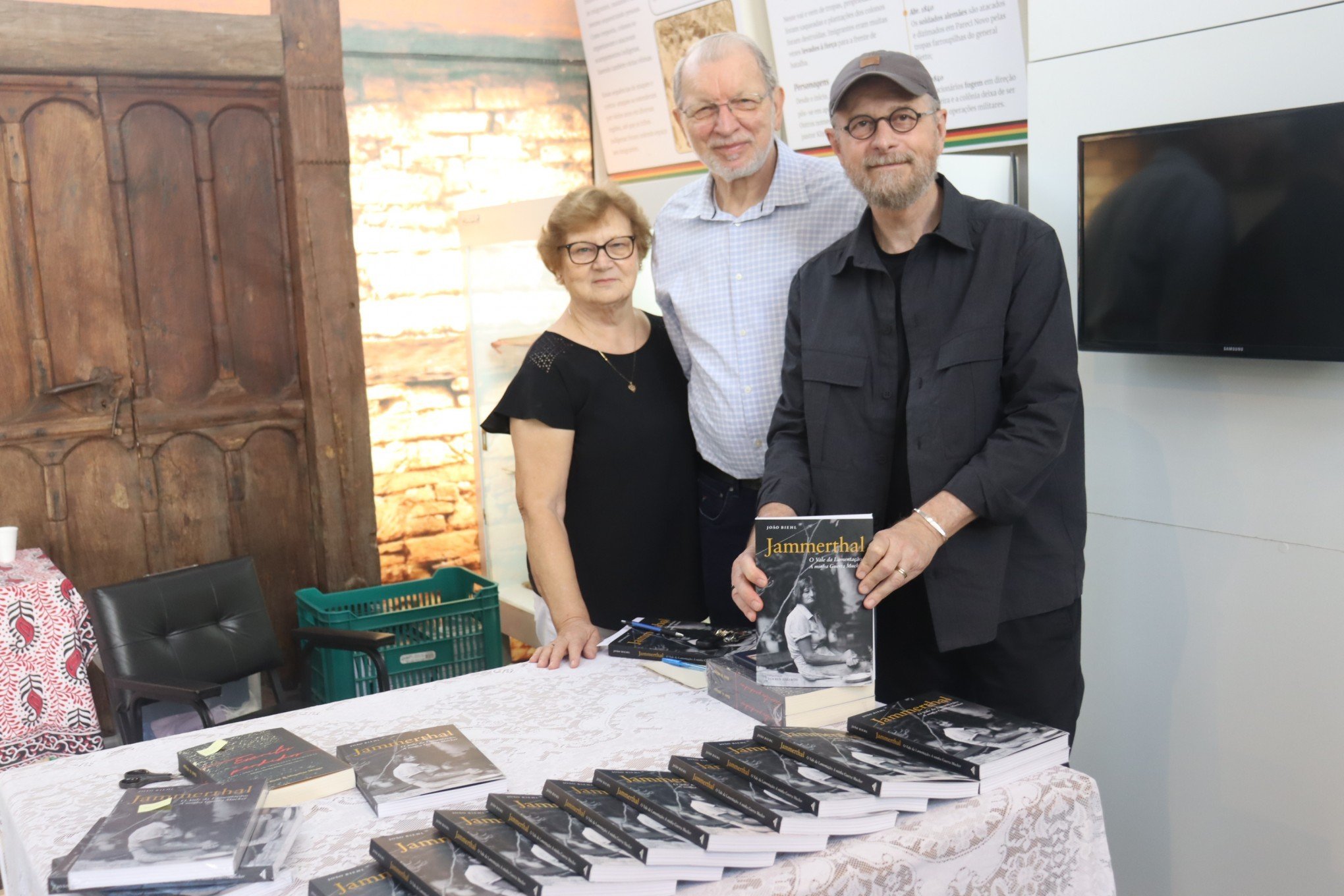 Livro que destaca histórias sobre a Guerra Mucker na região é lançado em São Leopoldo