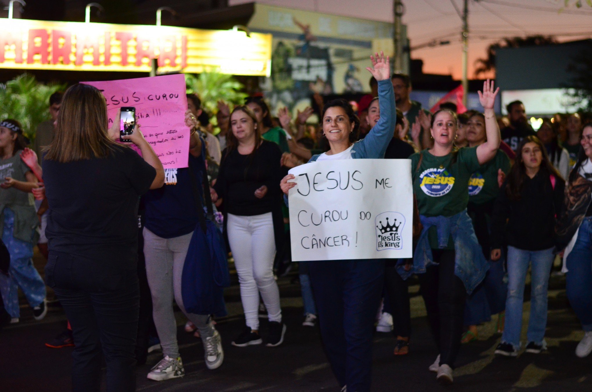 Marcha para Jesus reuniu centenas de fiéis em Esteio neste sábado