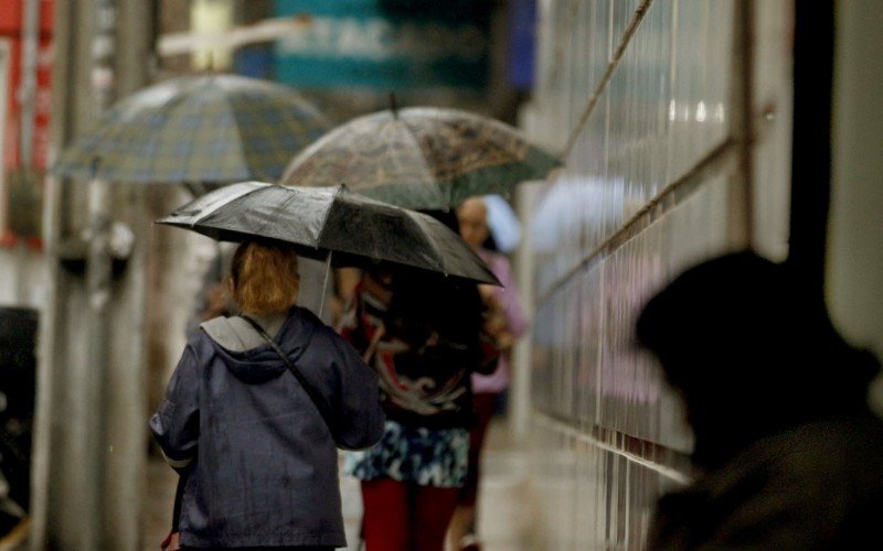 PREVISÃO DO TEMPO: Onda de frio perde força com chegada da chuva; saiba como será o atual episódio de precipitação
