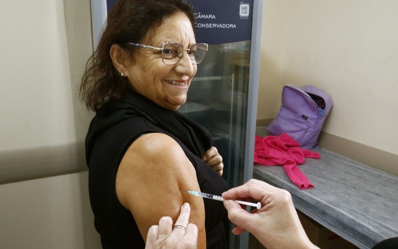 A aposentada Gomercinda Massaque, 69 anos, está sempre de olho nas campanhas de vacinação