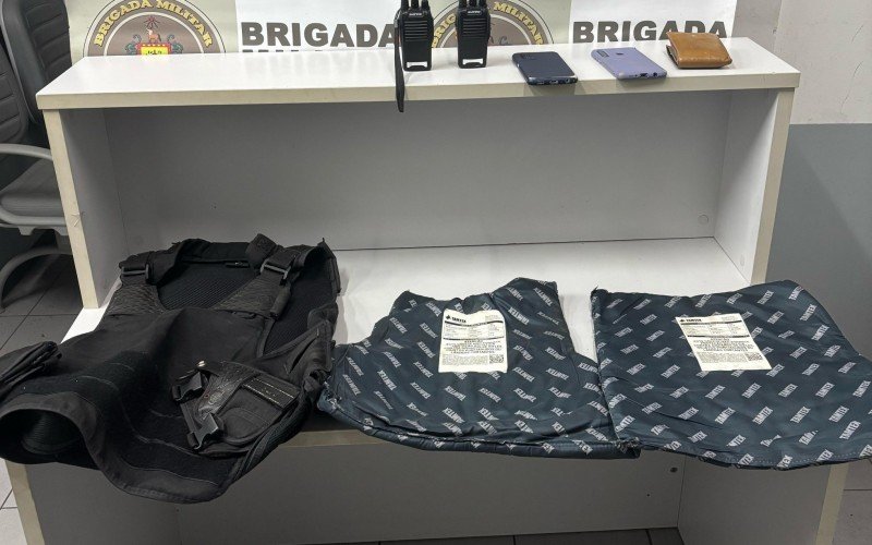 Material apreendido pela BM estava com os dois presos | abc+