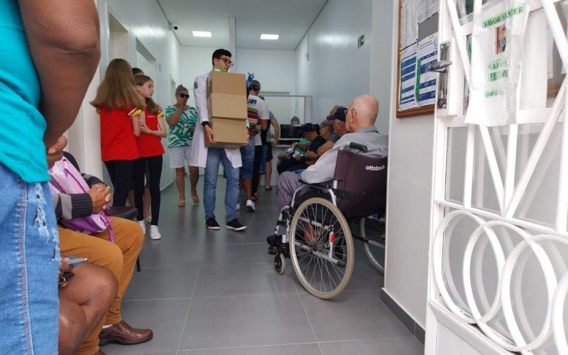 A Casa da Vacina registrava filas de pessoas em busca da aplicação da dose na manhã de segunda-feira (7). | abc+