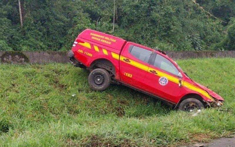 Veículo saiu da pista em trecho da rodovia que fica no Paraná | abc+