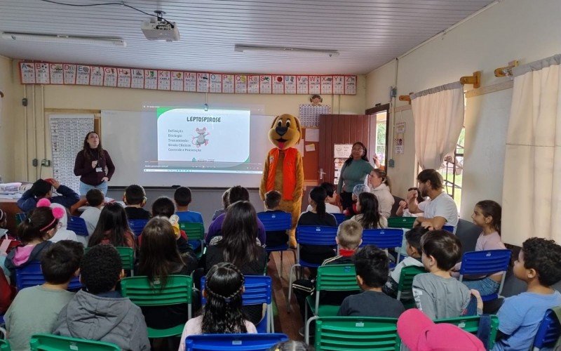 Unidade Móvel de Castração realiza ação no bairro Três Pinheiros