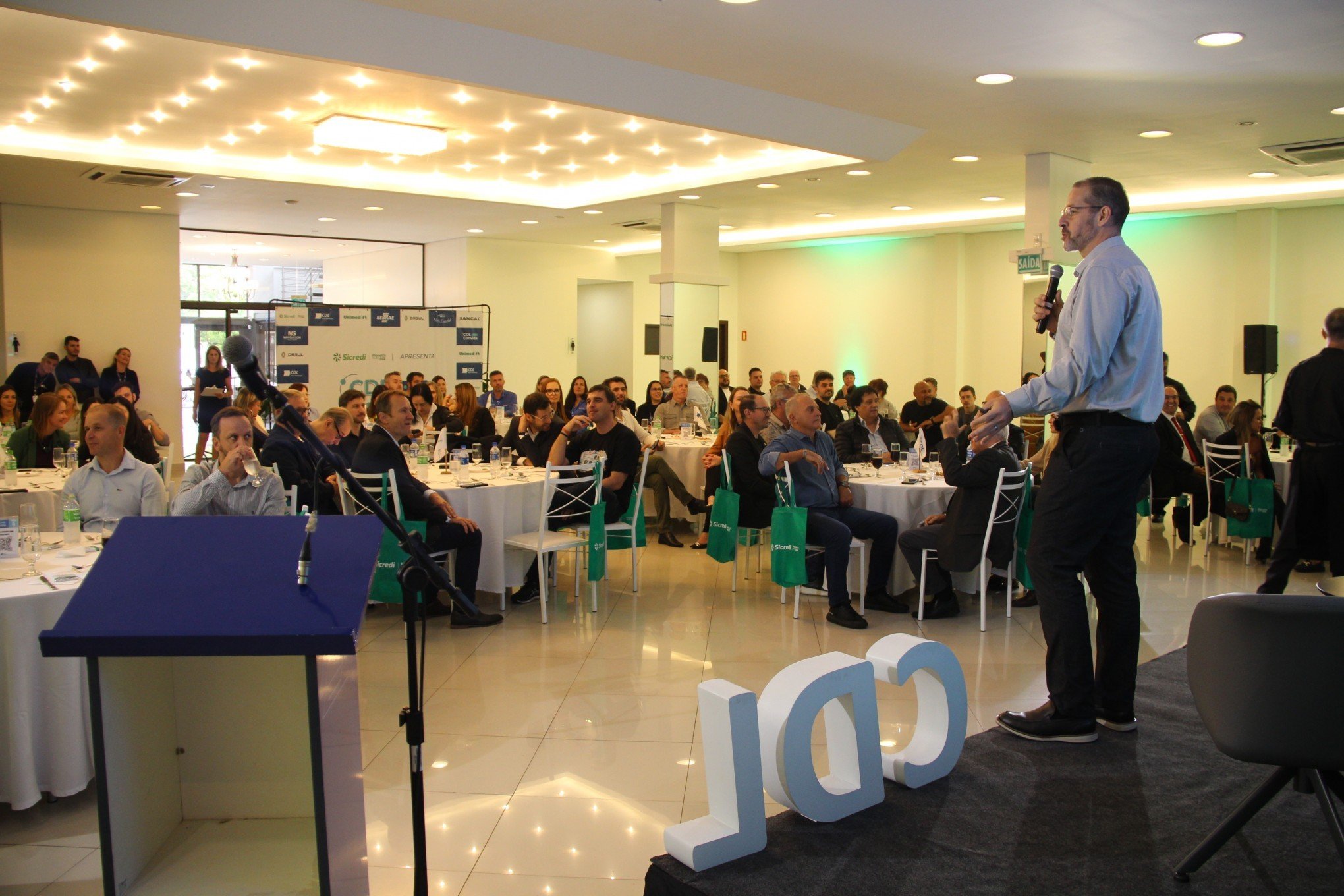 CDL Convida recebe Tiago Schmidt para discutir impactos do cooperativismo