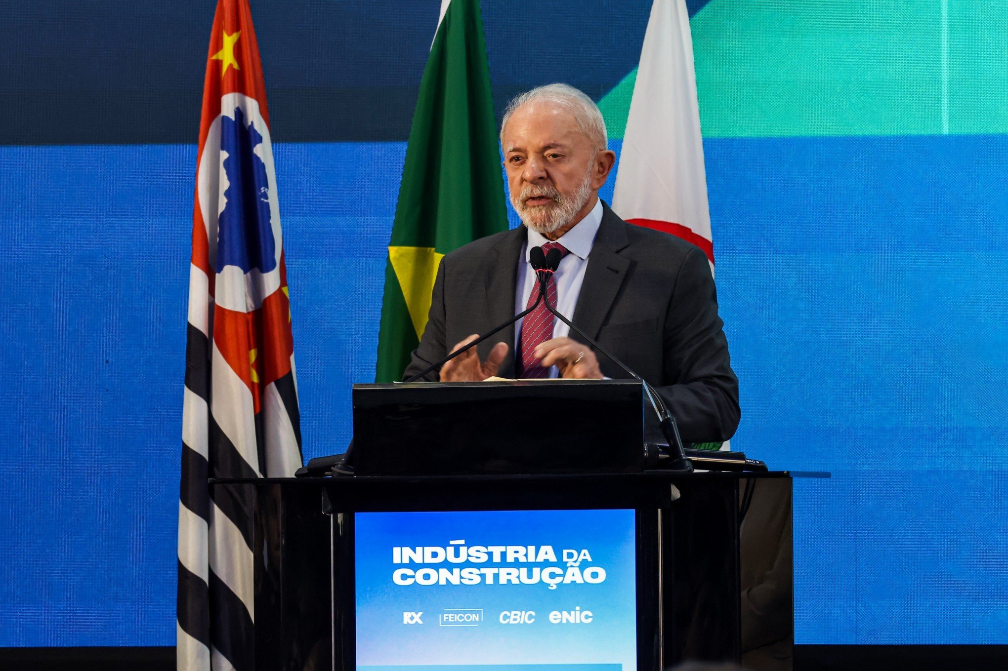 Lula diz que, apesar da taxa de juros e de Trump, está acontecendo um "milagre" no Brasil