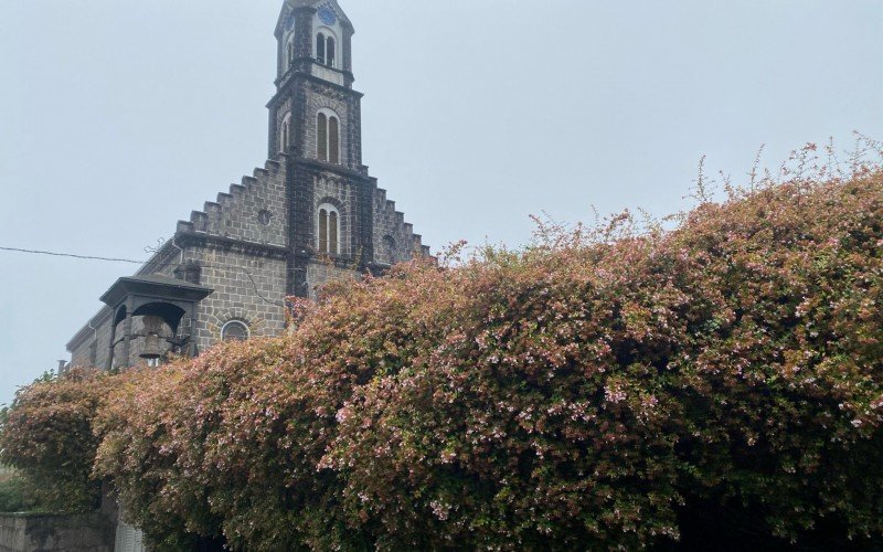 Igreja São Pedro com neblina, cerração