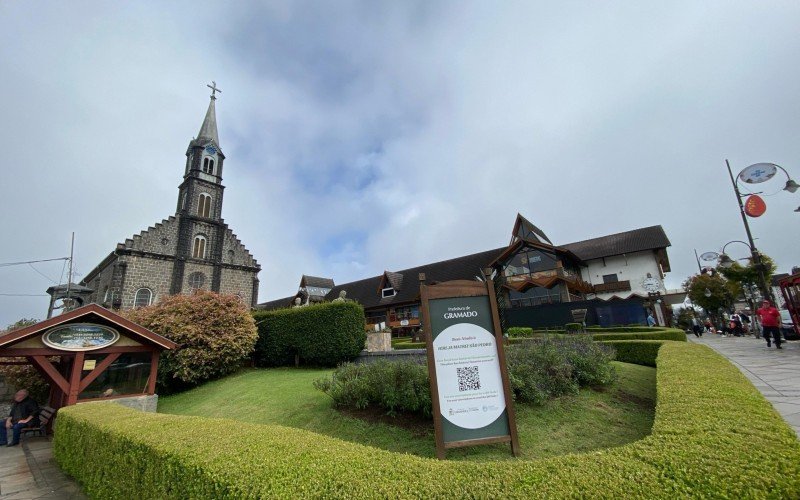 Sol e nuvens em Gramado, Centro de Gramado, Igreja São Pedro