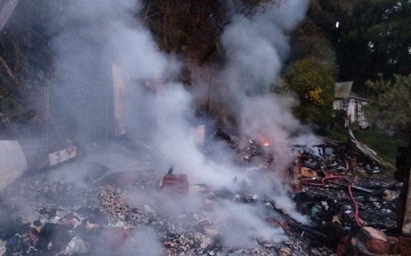 Casa pega fogo e corpo de morador é encontrado carbonizado em Gramado | abc+