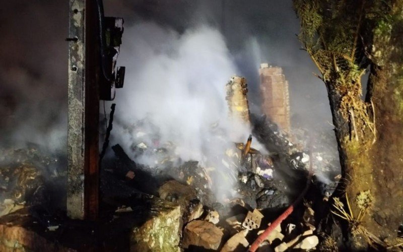 Casa pega fogo e corpo de morador é encontrado carbonizado em Gramado | abc+