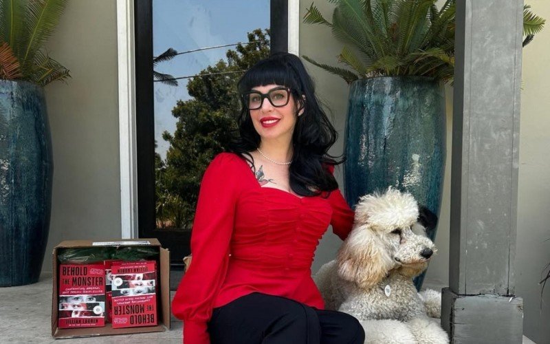 Jillian Lauren é uma escritora norte-americana casa com o baixista da banda Weezer | abc+