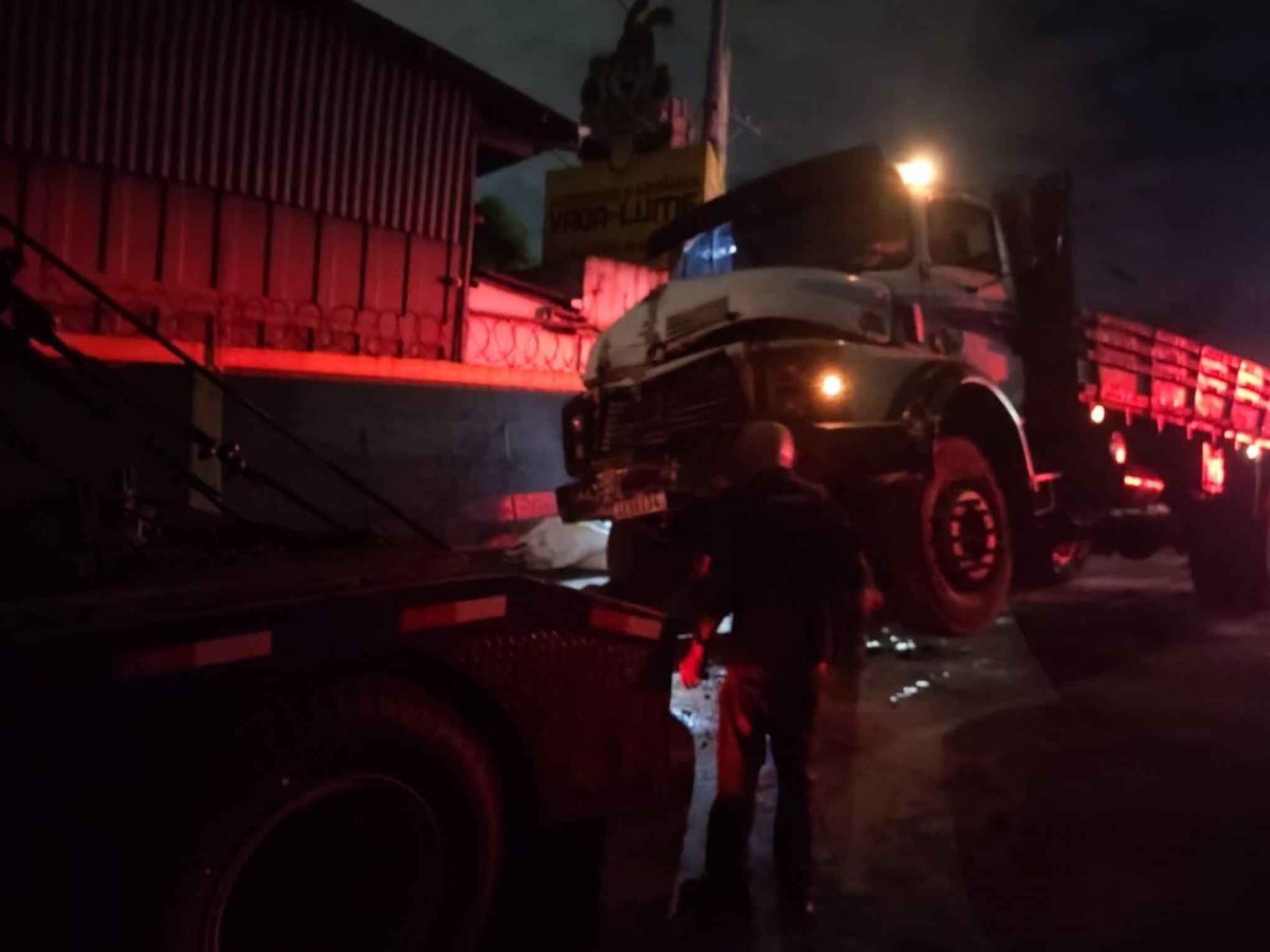 Caminhão foi retirado do local pouco antes das 21 horas | abc+