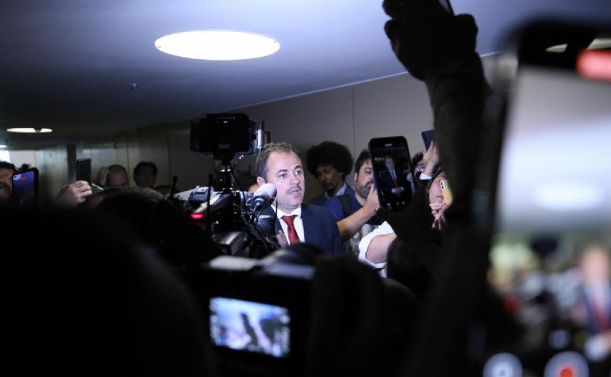 Deputado faz greve de fome e acampa na Câmara após votação para cassação por quebra de decoro parlamentar: "Vou às últimas consequências"