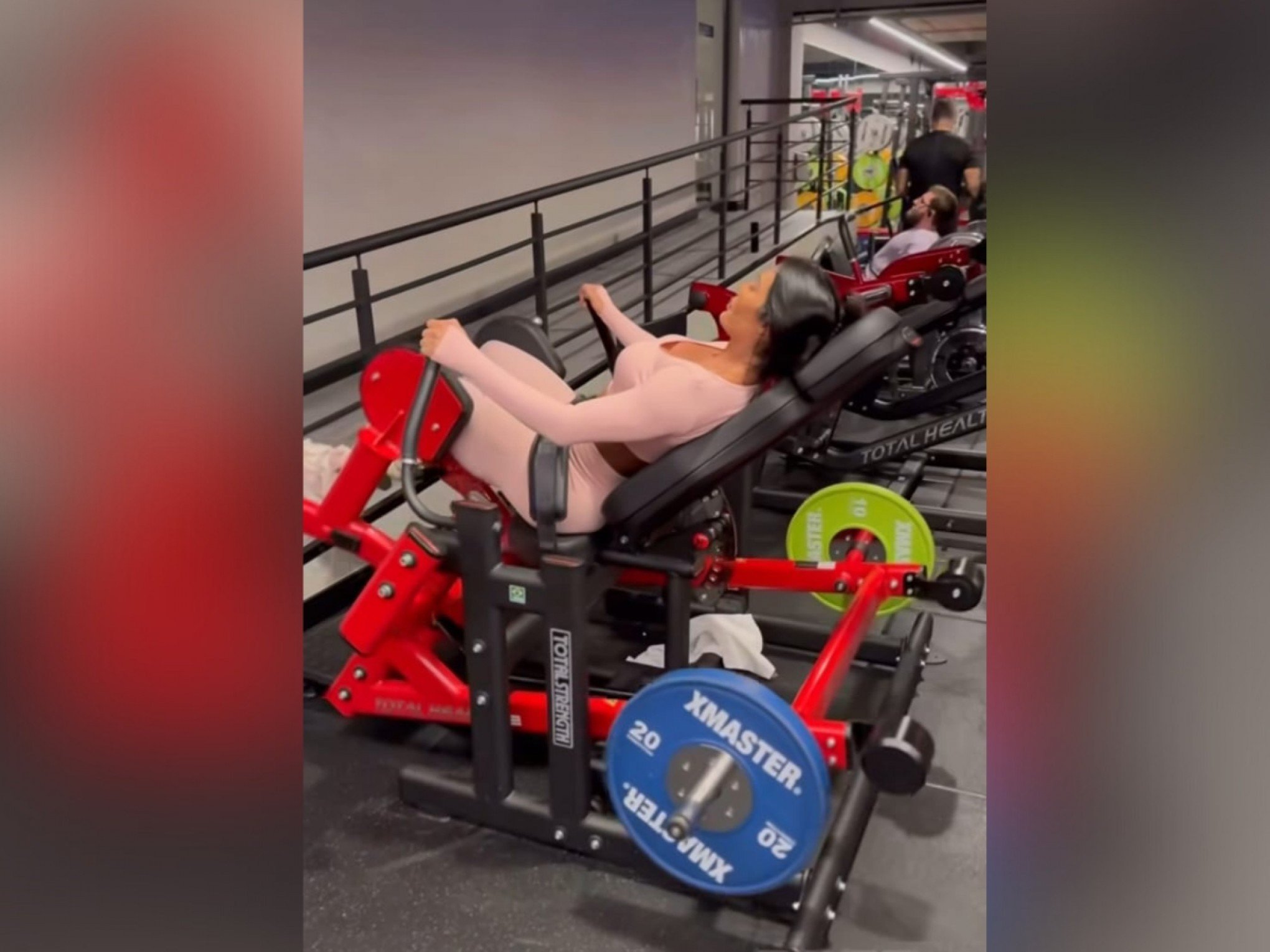 "Parece que tem uma faca entrando no meu bumbum", desabafa Gracyanne Barbosa nas redes sociais