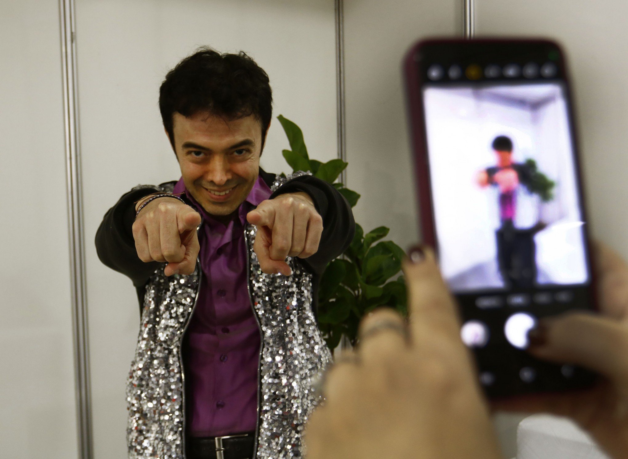 Barrado no Tinder e apaixonado por Porto Alegre: Confira entrevista em vídeo com criador do Orkut