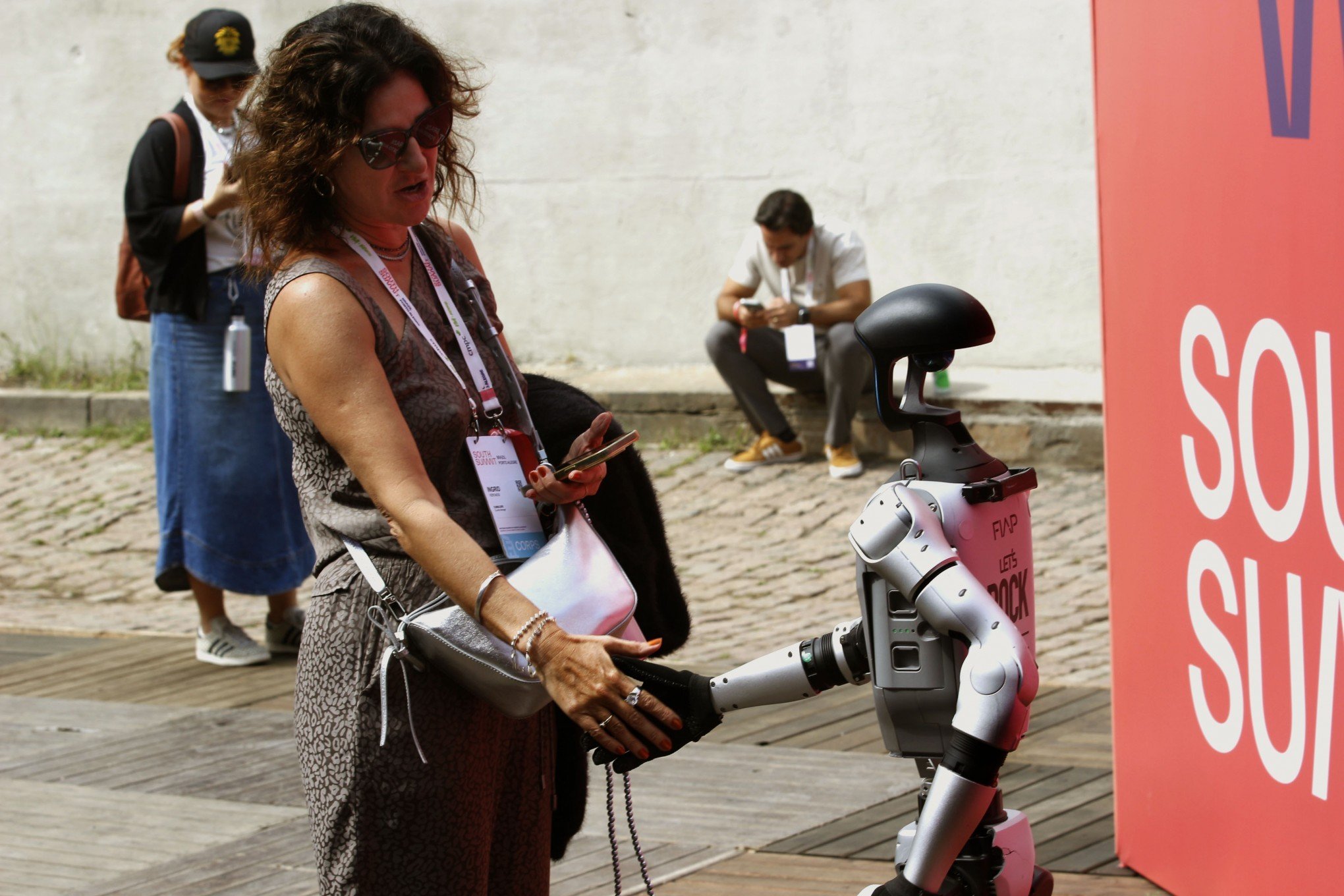 SOUTH SUMMIT BRAZIL: "O profissional do futuro precisa estar atualizado"; IA em debate em evento mundial