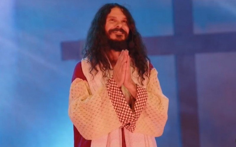 Encenação da Paixão de Cristo pelo grupo teatral Cia do Riso