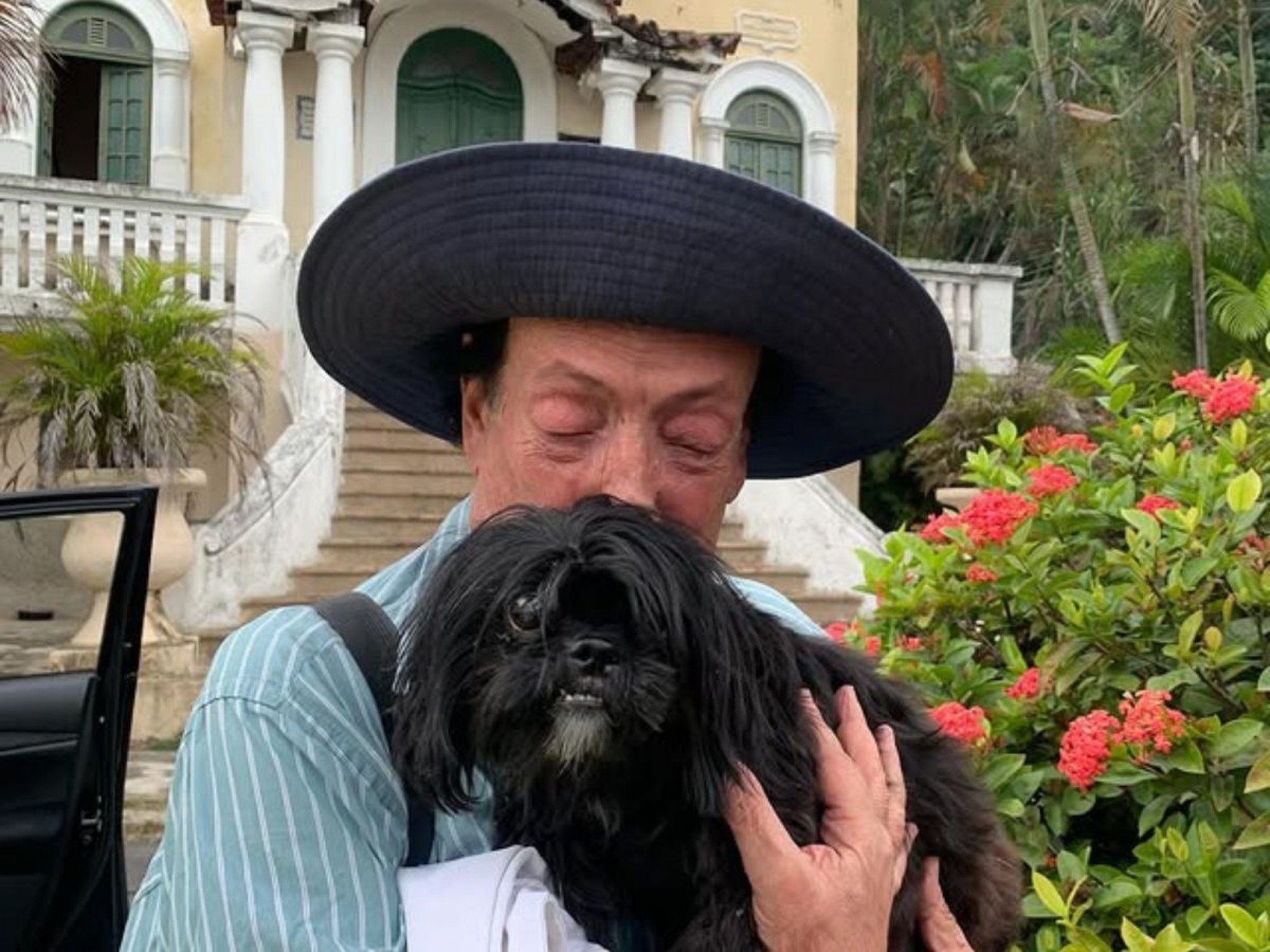 VÍDEO: Ator que interpretou Beiçola em A Grande Família se emociona ao conhecer casa doada por Marieta Severo
