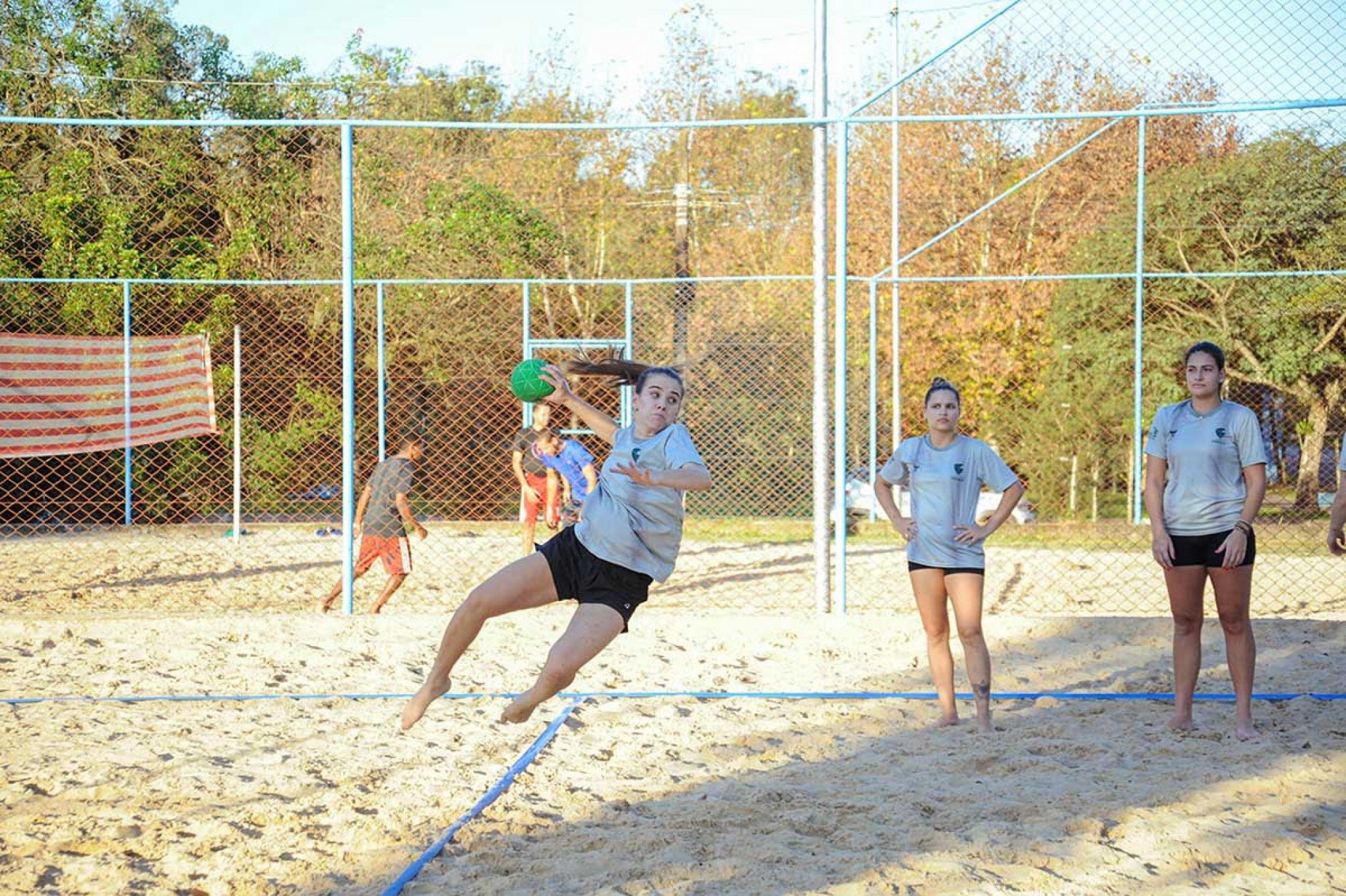 Handebol de areia da Feevale/AECB terá amistosos neste sábado