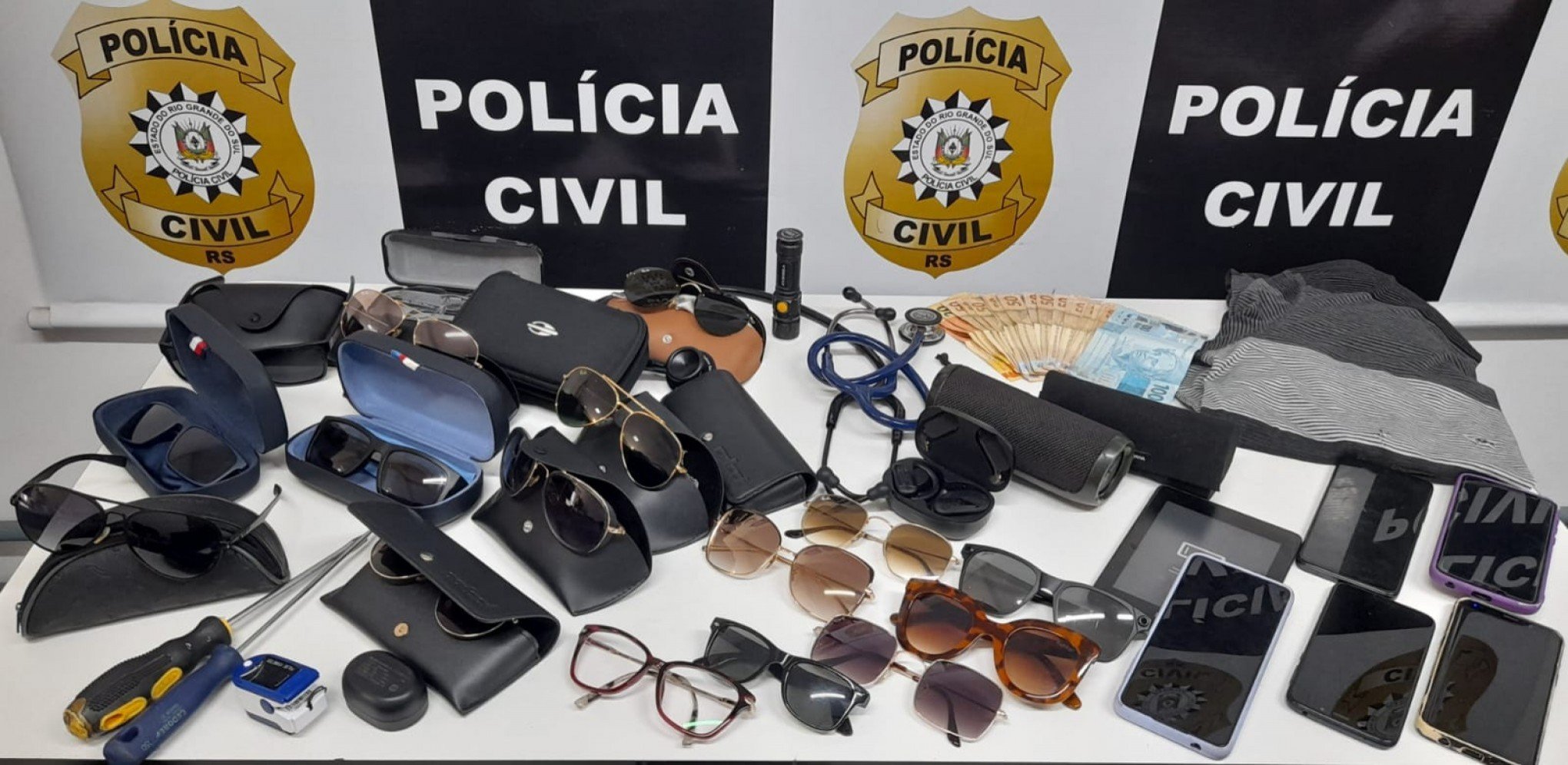 Polícia Civil prende ladrão que levava objetos de dentro dos carros estacionados em Canoas