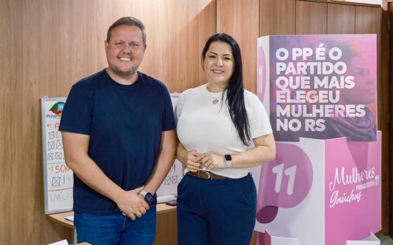 O presidente estadual do Progressistas, deputado Covatti Filho com a presidente eleita da Famurs, Adriane Perin de Oliveira 