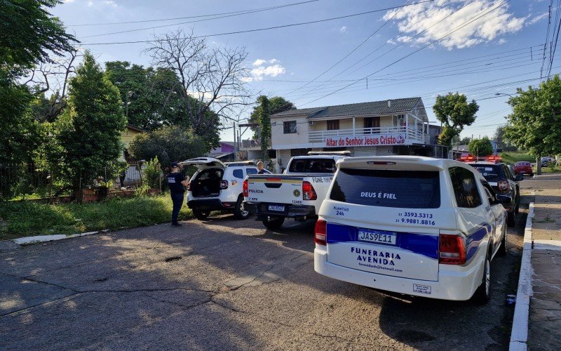 Mulher é encontrada morta dentro de casa em Novo Hamburgo | abc+