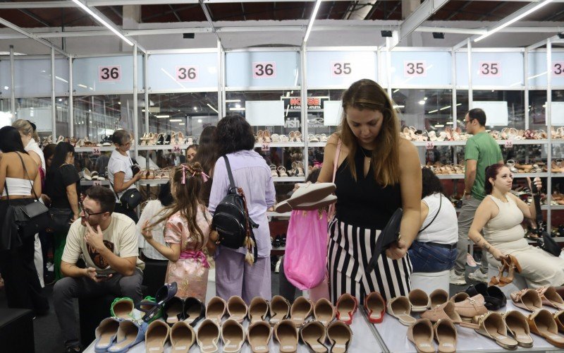Edição de abril da Loucura Por Sapatos | abc+