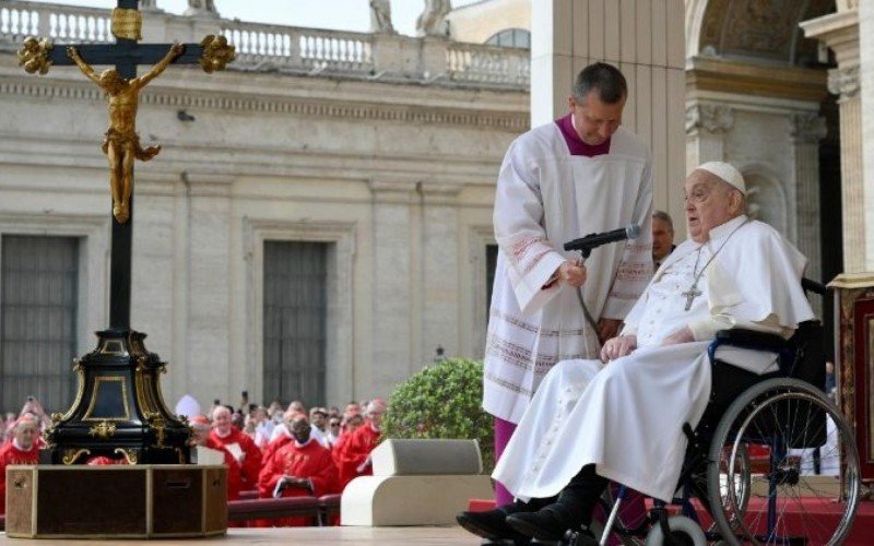 Papa Francisco apareceu de surpresa na missa de Domingo de Ramos | abc+