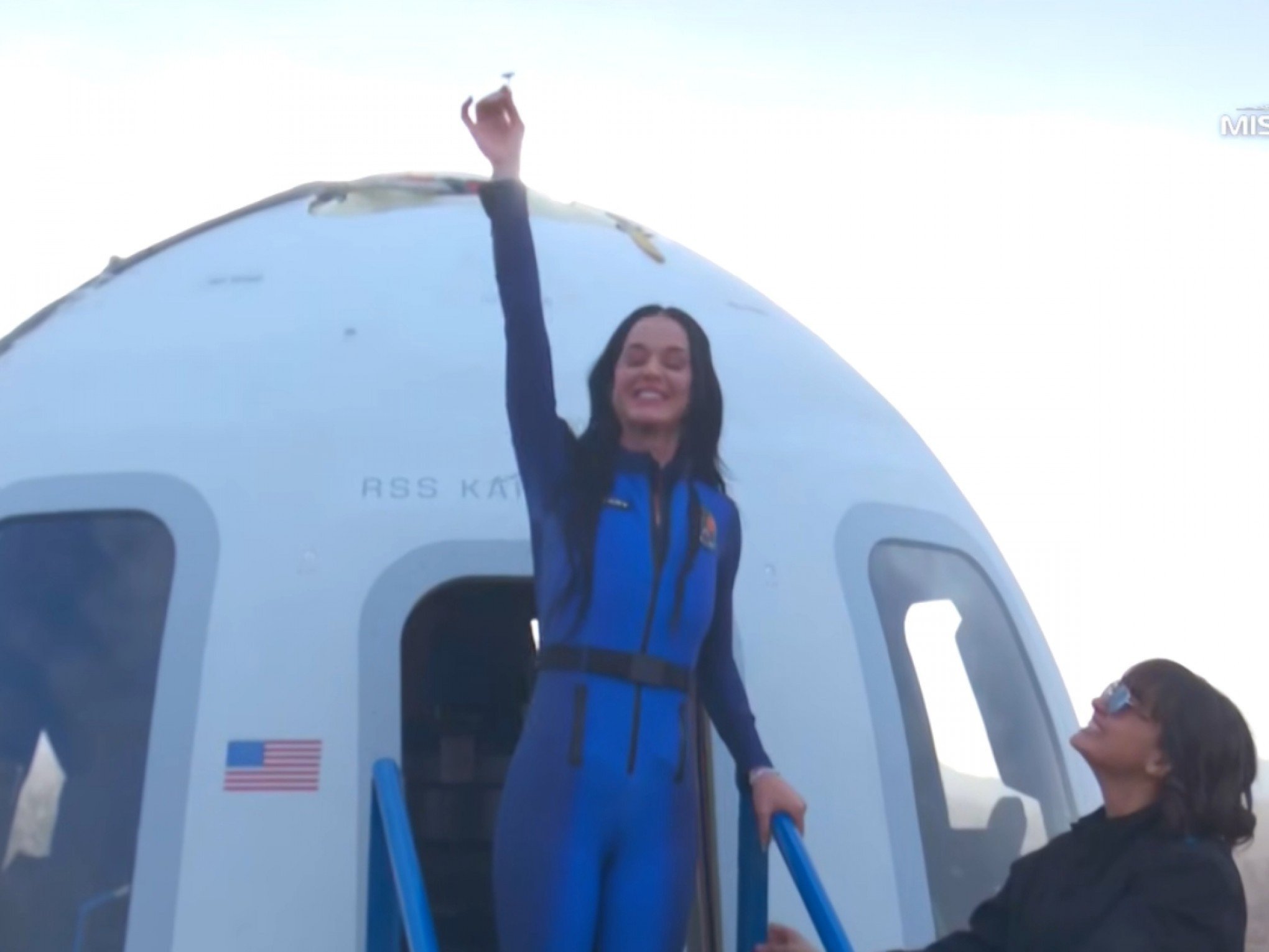 VÍDEO: Katy Perry registra momentos no espaço e faz promessa aos fãs