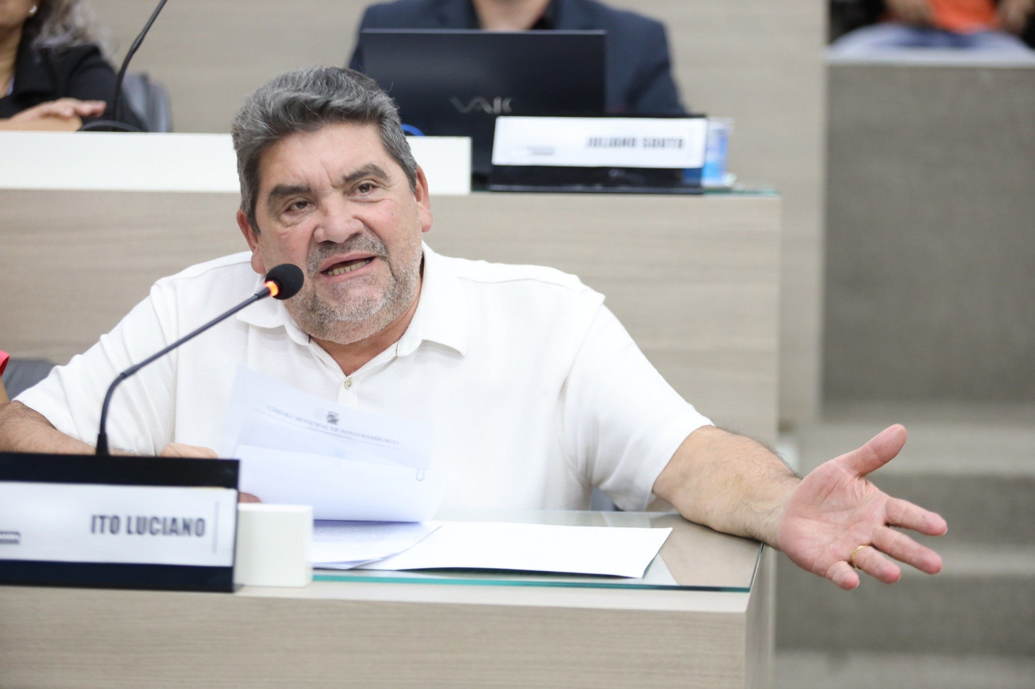 "Me envergonho de ter feito parte do governo passado", diz Ito Luciano, agora aliado de Finck na Câmara