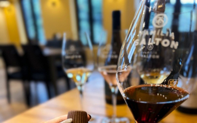 Harmonizações de vinhos com chocolates e programações culturais são atrações do feriadão na Serra gaúcha