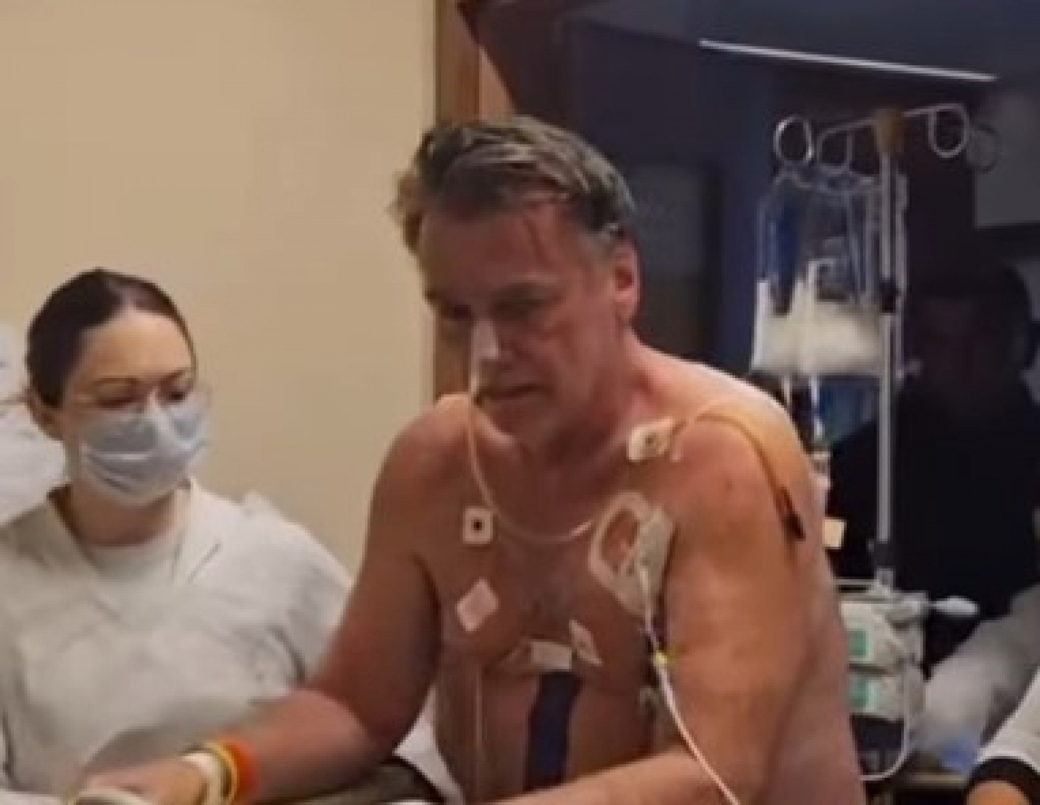 Bolsonaro dá detalhes do processo de recuperação da cirurgia