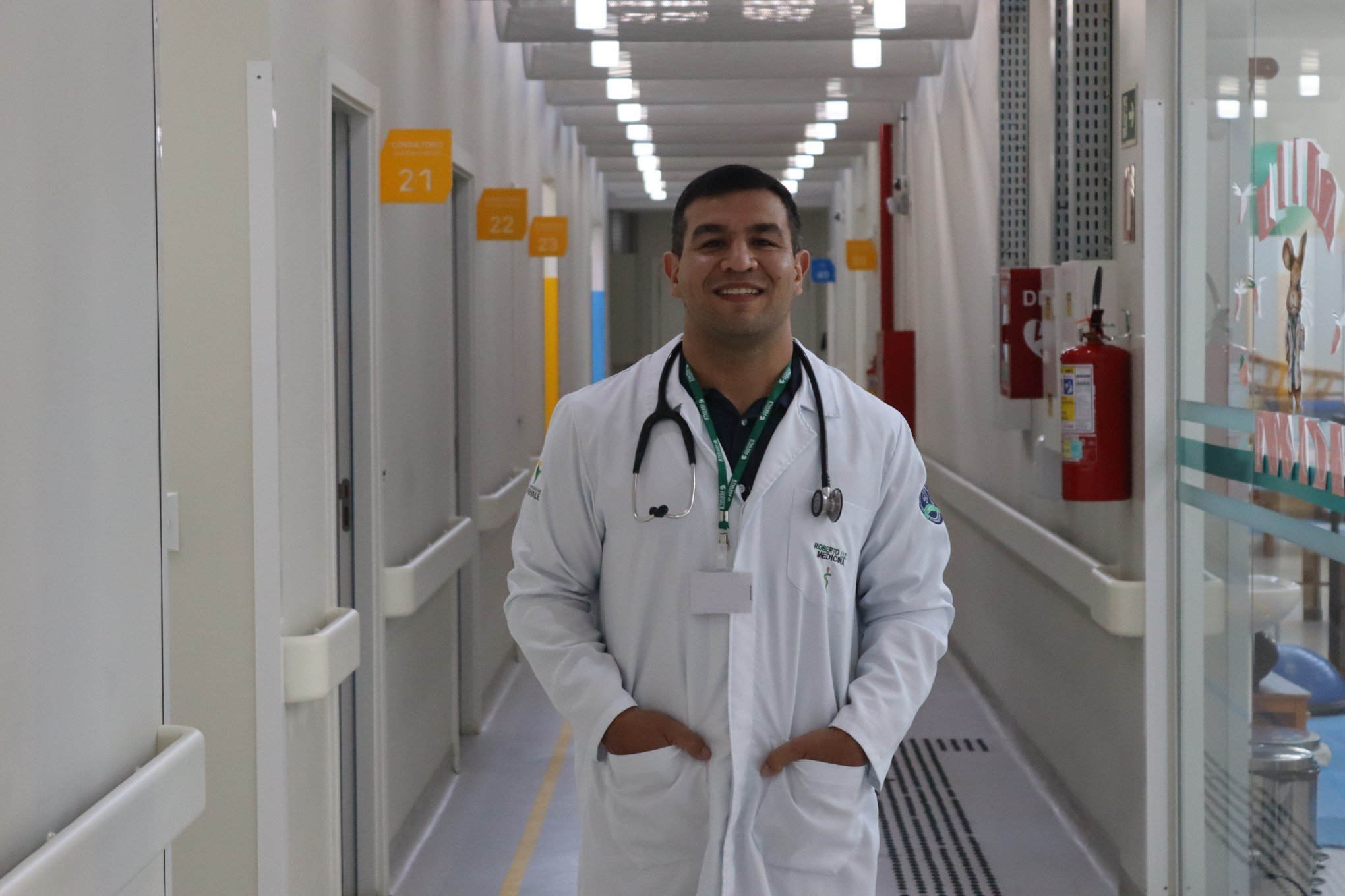 "Quero inspirar outras pessoas": Morador de Novo Hamburgo concilia dois empregos com o sonho de ser médico