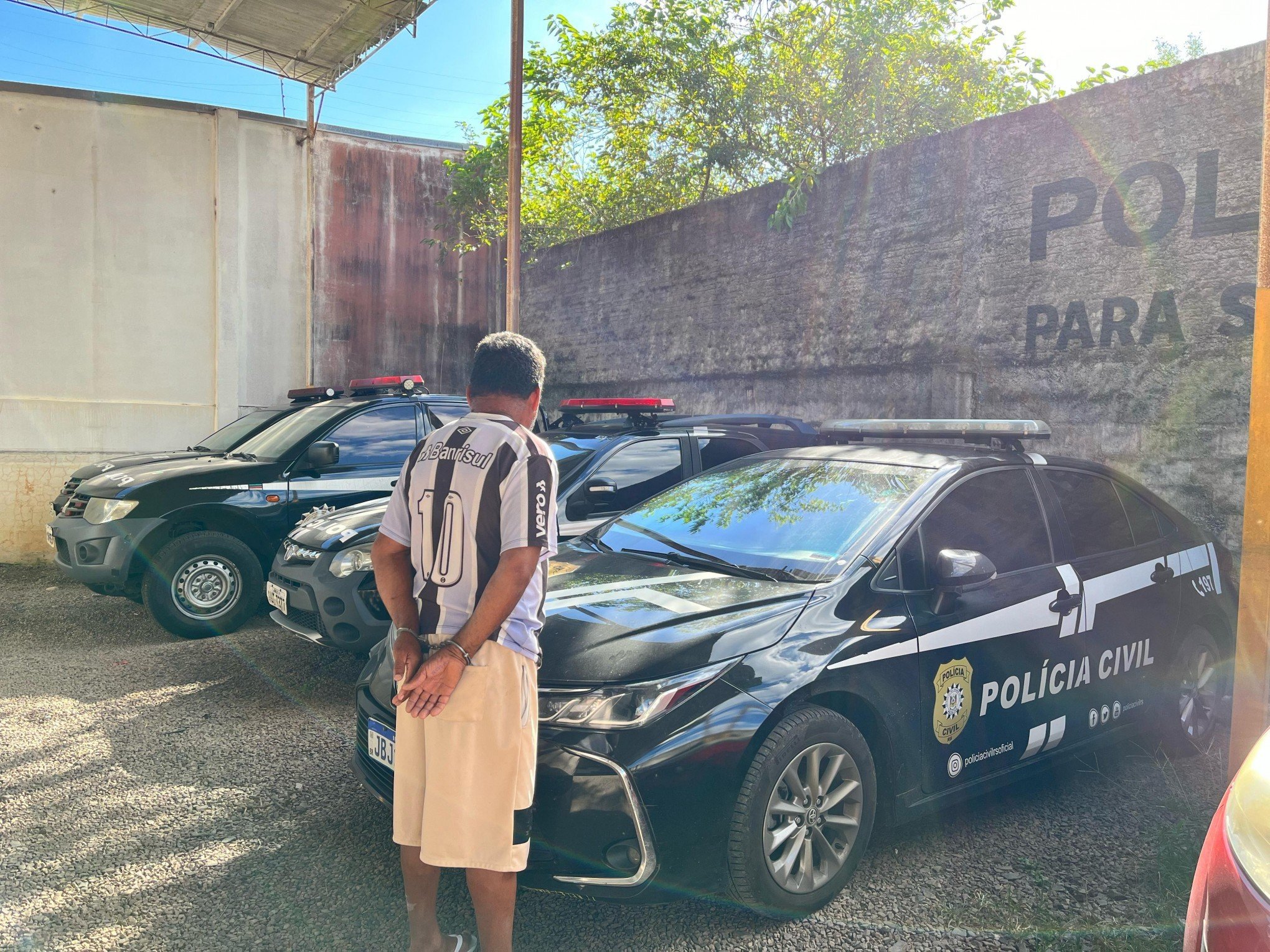 "Botava dinheiro nas roupas da menina como se estivesse pagando ela": Padrinho é o principal suspeito de estuprar menina na região