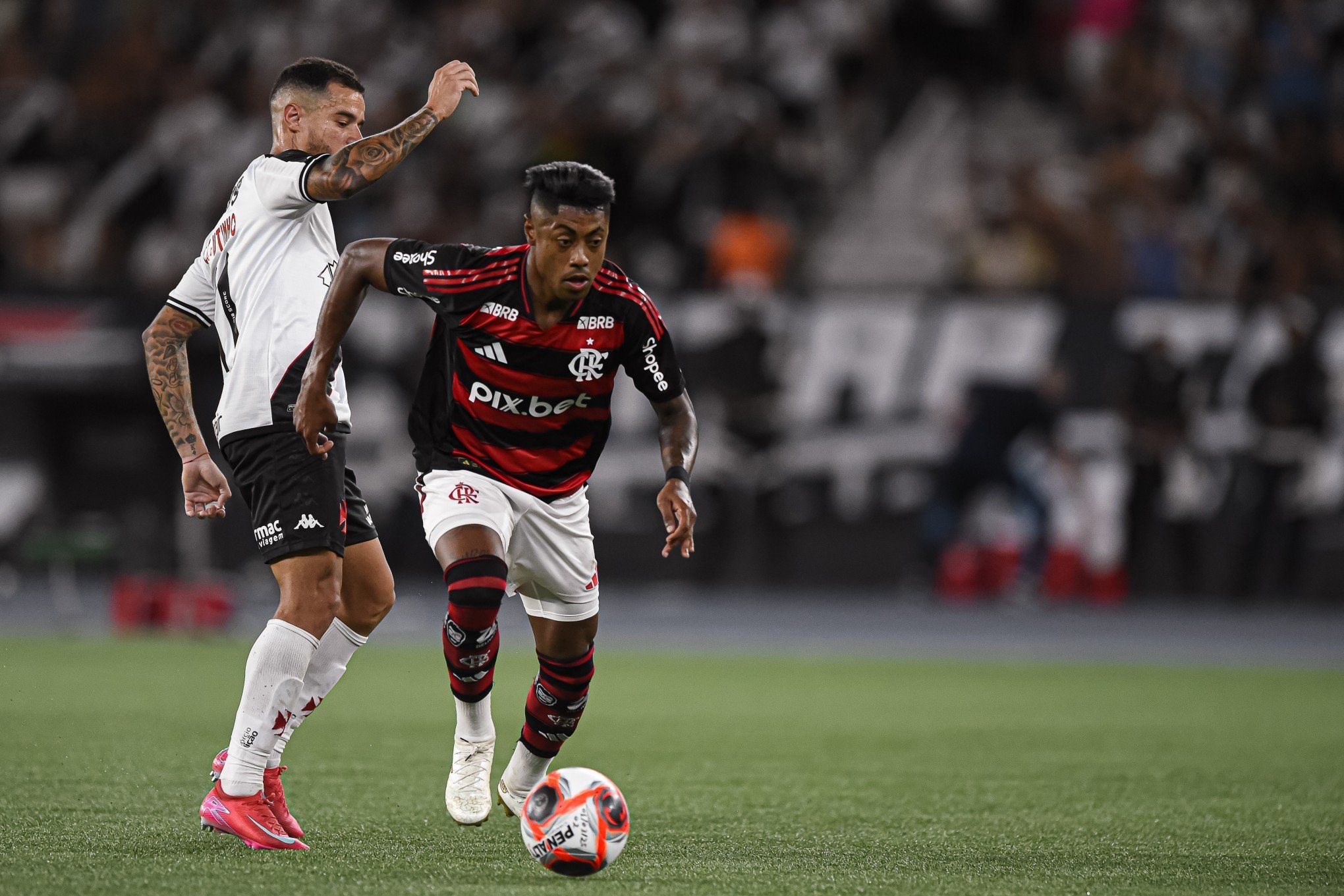 Bruno Henrique, do Flamengo, é indiciado pela PF por forçar cartão para beneficiar apostas