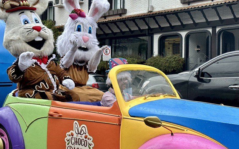 Parada de Páscoa ocorre nas sextas, sábados e domingos, na Avenida Borges de Medeiros, a partir das 15 horas