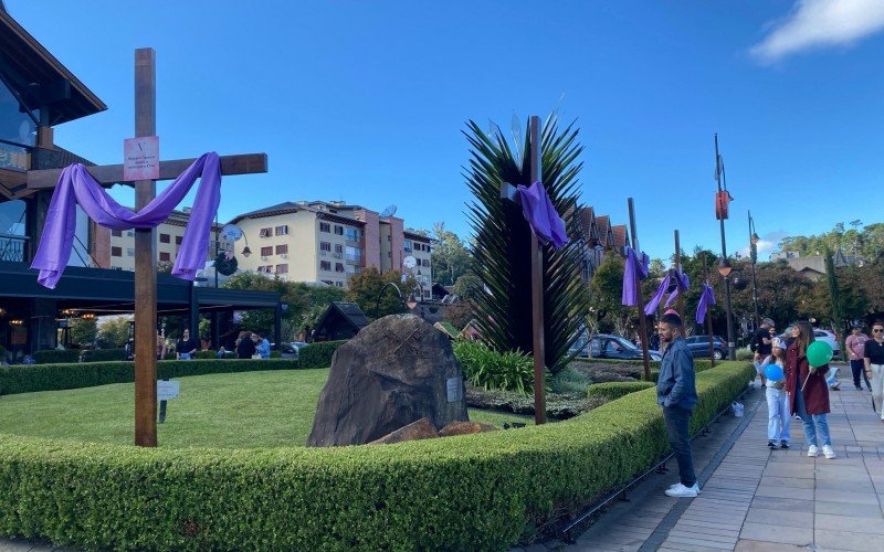 Igreja São Pedro, em Gramado, preparada para a Semana Santa