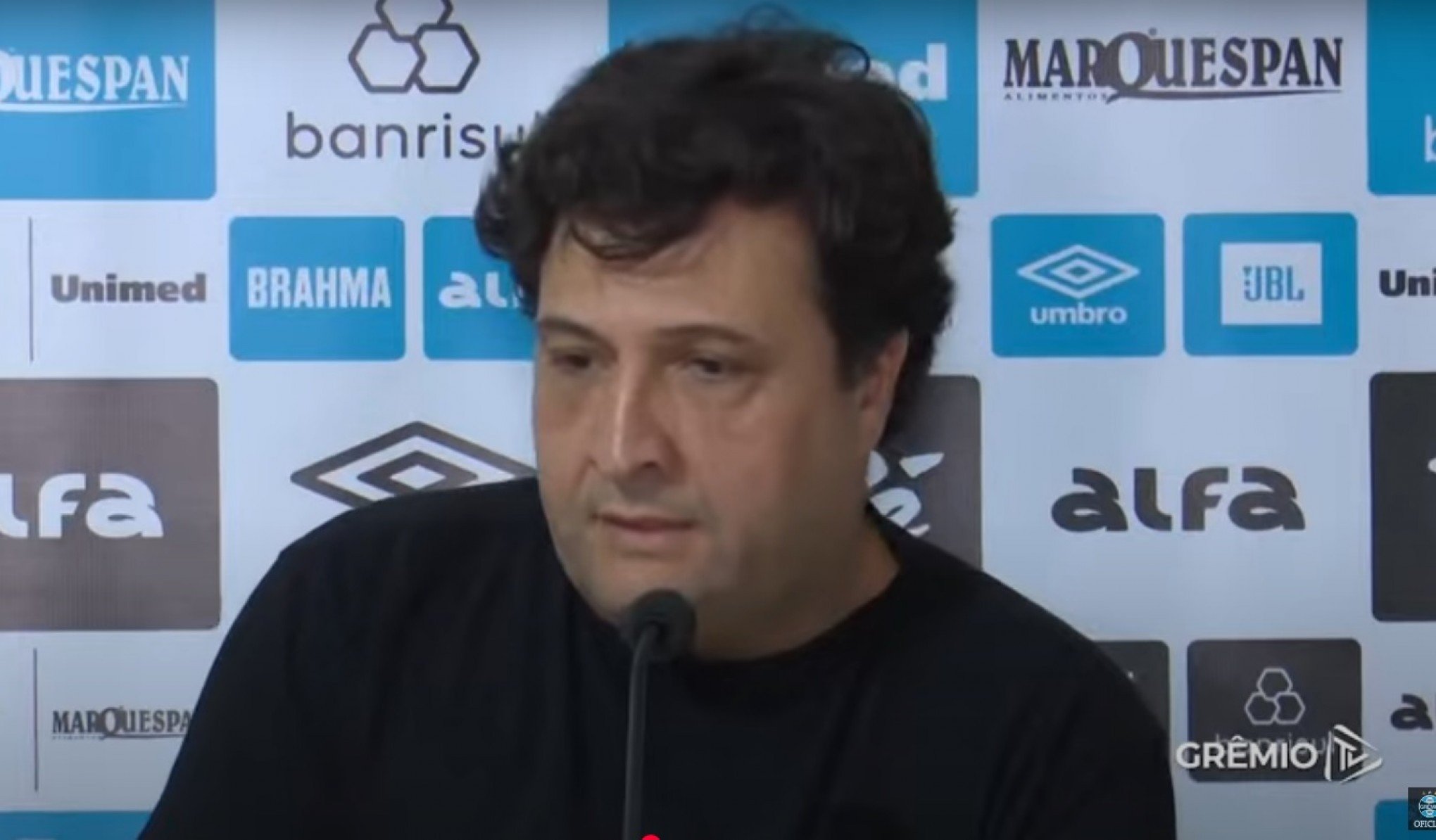 Alberto Guerra anuncia demissão de Quinteros: "Quero me desculpar com a minha torcida"