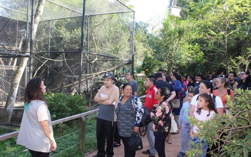 Alunos da EEE Brigadeiro Ney Gomes participaram de uma visita guiada ao Minizoo de Canoas nesta quinta-feira (17)