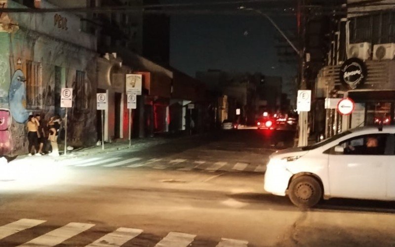 Parte do Centro de São Leopoldo fica sem luz desde o início da noite de quinta-feira