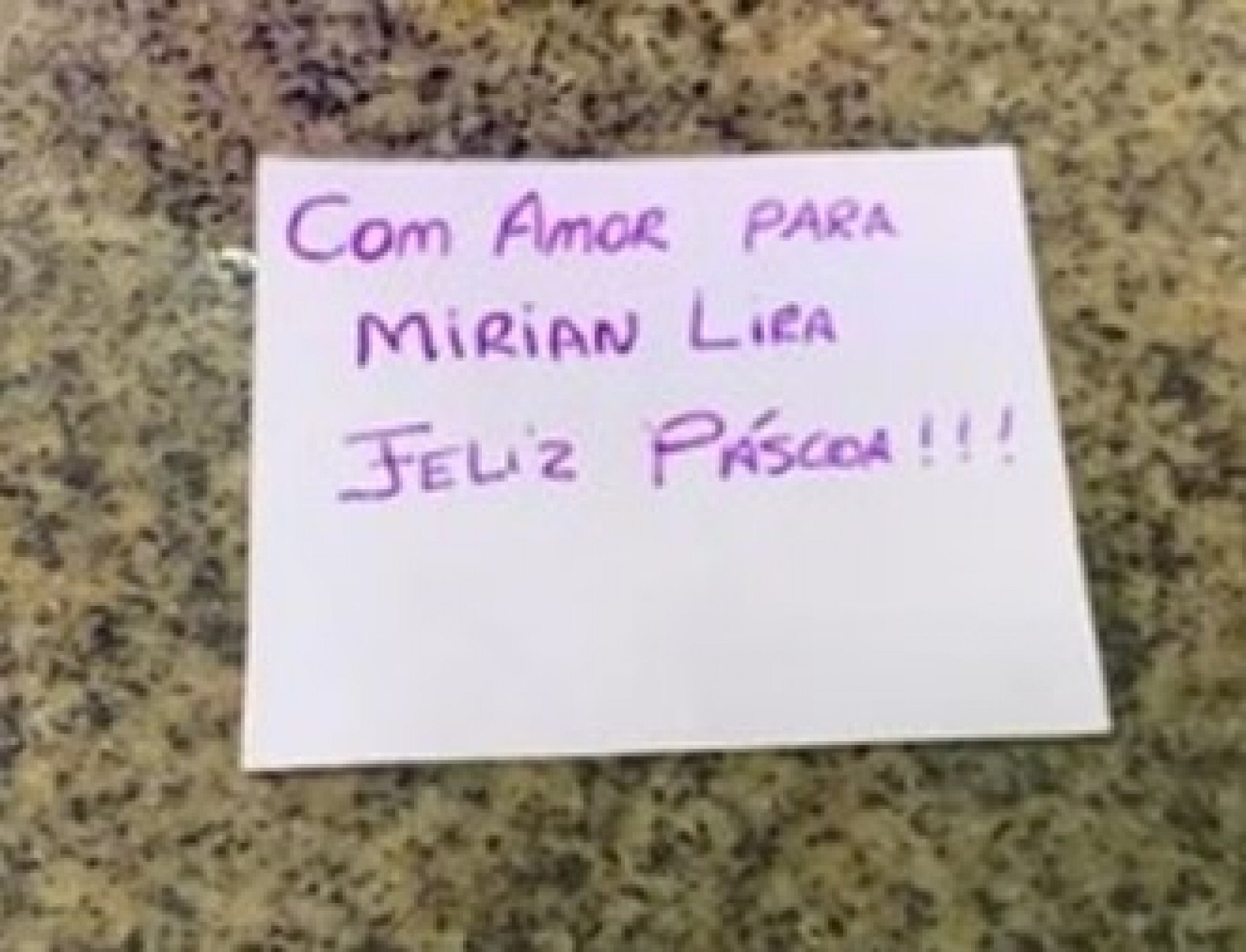Criança morre após comer ovo de Páscoa; suspeita é de envenenamento