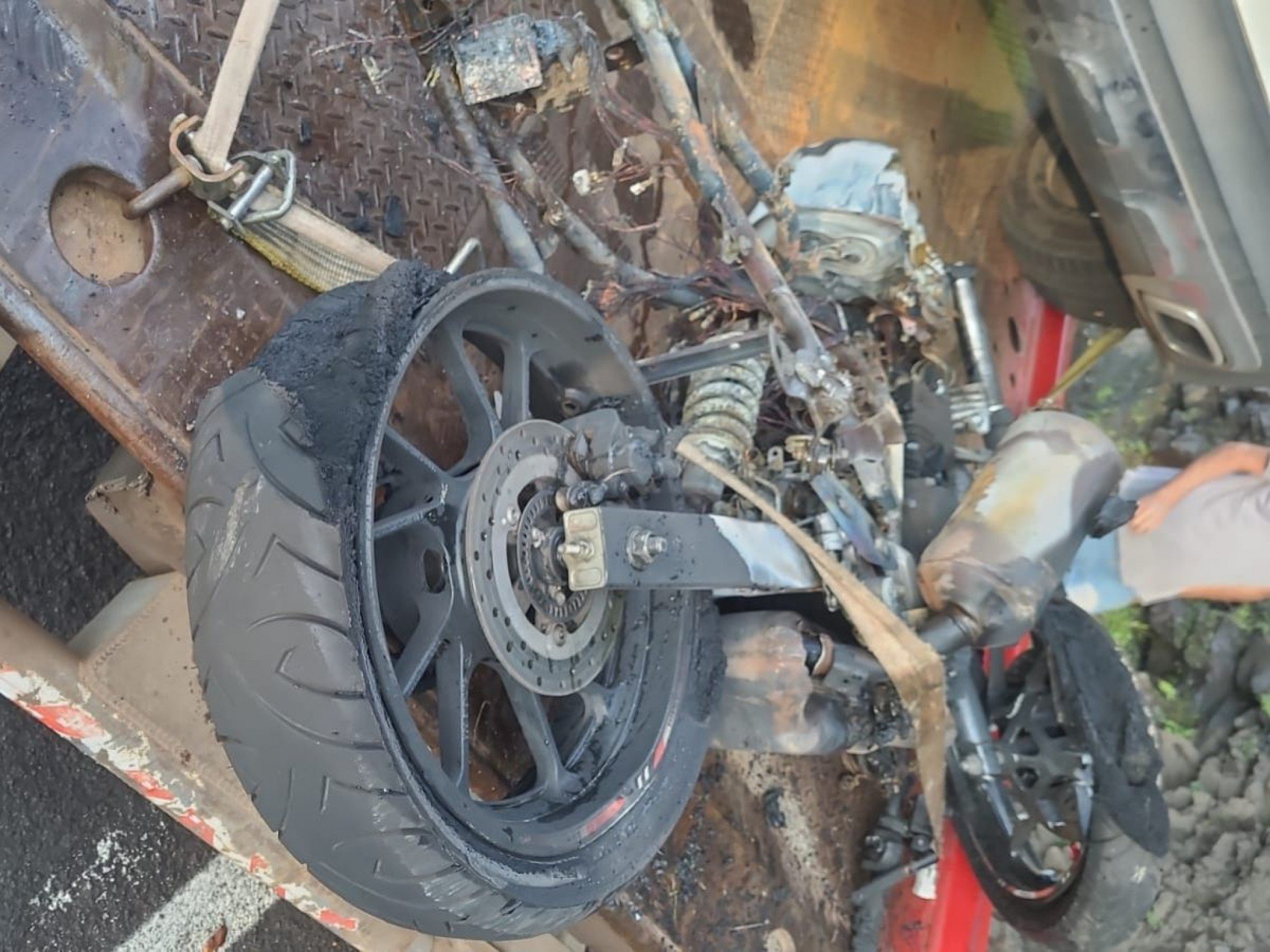 BR-116: Identificada mulher que morreu em colisão frontal entre moto e carro na rodovia