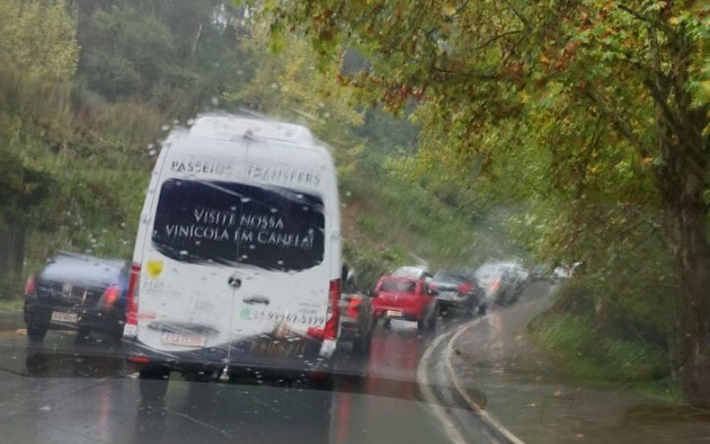 Trânsito lento em Gramado neste sábado de aleluia, feriado de Páscoa