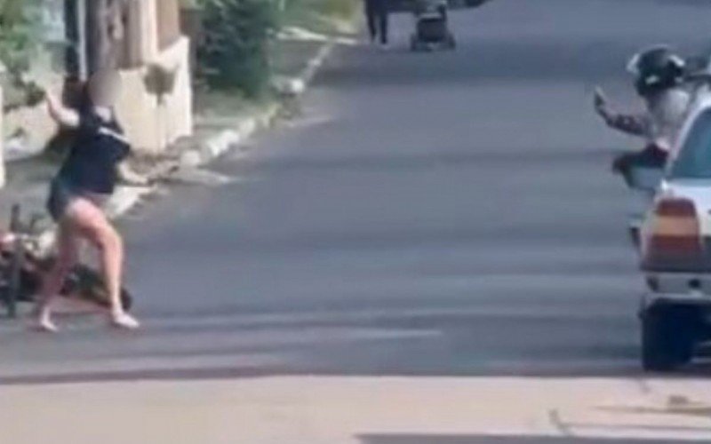 Mulher grávida atirou tijolos contra funcionário de terceirizada da RGE que cortou luz de residência no bairro Canudos, em Novo Hamburgo | abc+