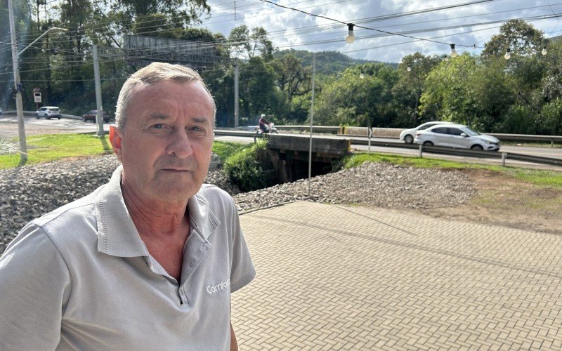 Caminhoneiro Paulo Roberto Juchem diz que obra de duplicação de pontilhão sobre Arroio Roselândia iria reduzir congestionamentos no trecho | abc+