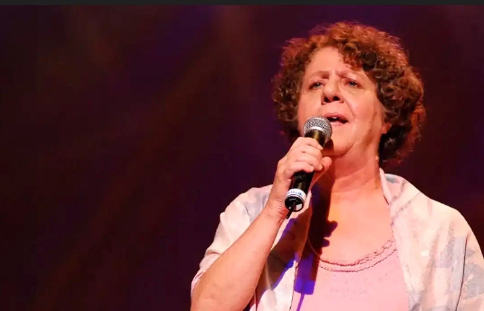 Morre a cantora Cristina Buarque, aos 74 anos