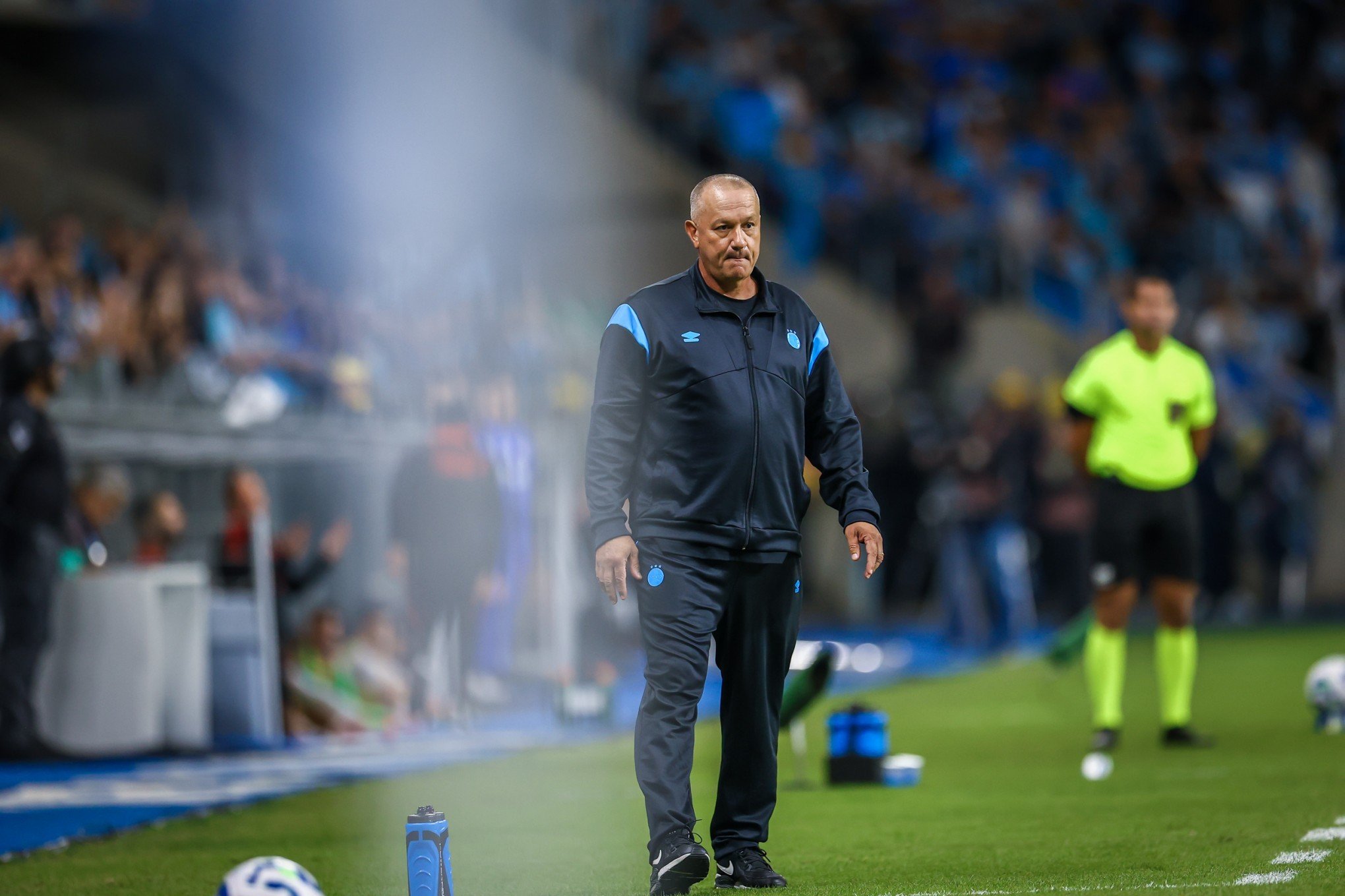James valoriza postura do Grêmio no clássico e diz que entregará time em evolução ao novo treinador