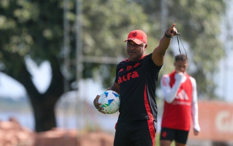 Roger Machado busca segunda vitória na Libertadores | abc+