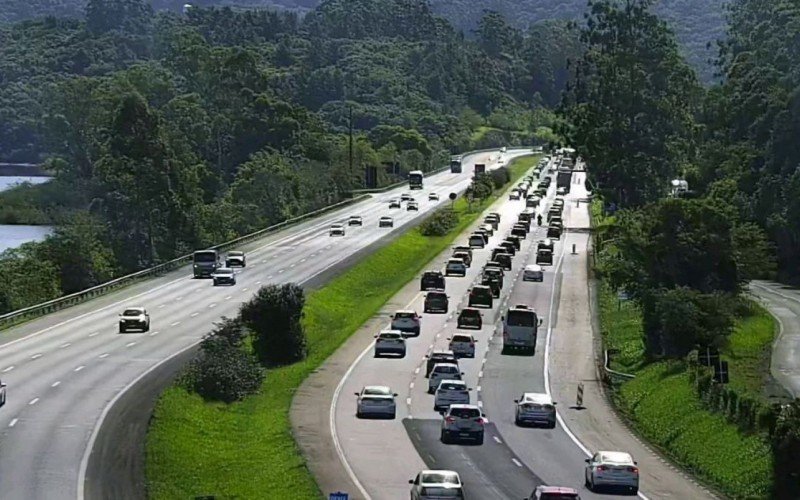 Milhares de gaúcgos retornam do litoral gaúcho nesta segunda-feira (21), feriado de Tiradentes | abc+